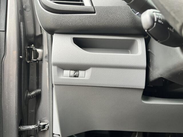 Toyota PROACE Long Worker 2.0 D-4D Professional Long DC Airco Cruise controle Trekhaak 2500kg trekgewicht Telefoonverbinding Navigatie 5-Persoons Lichtmetalenvelgen Parkeerhulp achter Euro 6