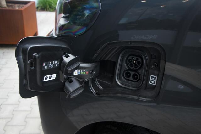 Toyota PROACE 75kWh Challenger | Metallic lak