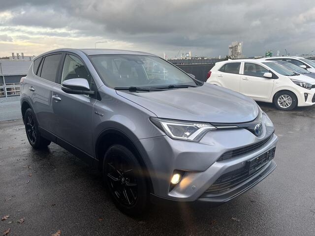 Toyota RAV4 2.5 Hybrid AWD Black edition Navigatie, 18" LMV, Privacy glass, Smart Key, Adaptieve cruise control, Elek. Achterklep, Achteruitrijcamera, Parkeersensoren voor + Achter