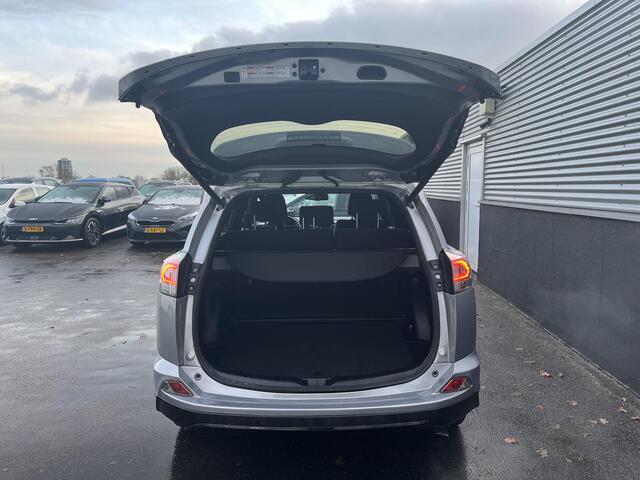 Toyota RAV4 2.5 Hybrid AWD Black edition Navigatie, 18" LMV, Privacy glass, Smart Key, Adaptieve cruise control, Elek. Achterklep, Achteruitrijcamera, Parkeersensoren voor + Achter