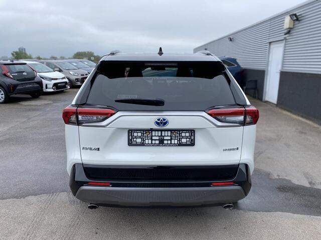 Toyota RAV4 2.5 Hybrid Bi-Tone 2WD Navigatie, Stoelverwarming, JBL, LED, LMV, Parkeersensoren voor + achter, Elektr. bedienbare achterklep