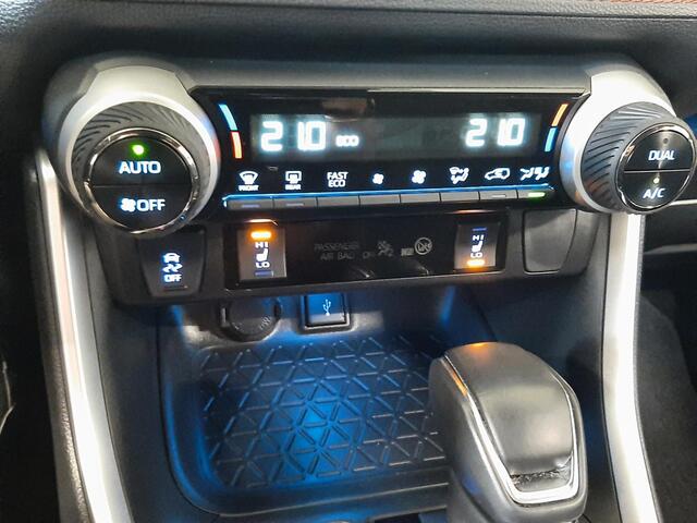 Toyota RAV4 2.5 Plug-in Hybrid AWD Style | Verwarmd stuur en achterbank |