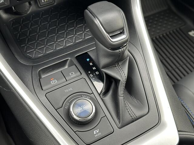 Toyota RAV4 2.5 Hybrid AWD Bi-Tone Apple Carplay/Android Auto navigatie, Stoelverwarming, Achteruitrij camera, Adaptieve cruise control, Kunstlederen/alcantara bekleding, Keyless