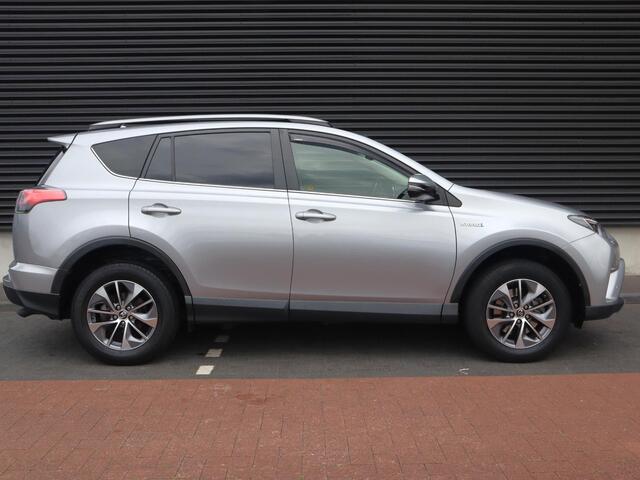 Toyota RAV4 2.5 Hybrid Executive | Clima | Cruise | Navi | Elektrische klep | Bearlock | Keyless | A.u.r. camera | Stoelverwarming | Telefoonvoorbereiding |
