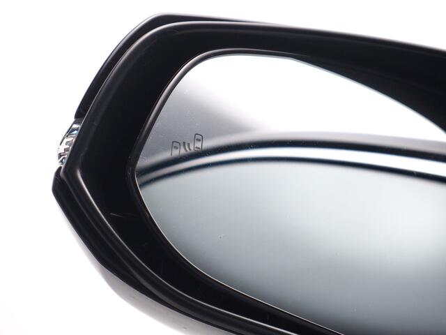 Toyota RAV4 2.5 Plug-in Hybrid AWD Bi-Tone Plus | 360° Camera | Dodehoekdetectie | Noodremassistent | JBL | Adaptive Cruise Control | Actieve parkeersensoren | Lane Assist | Achteropkomend verkeer waarschuwing | Inc. 220v Laadka