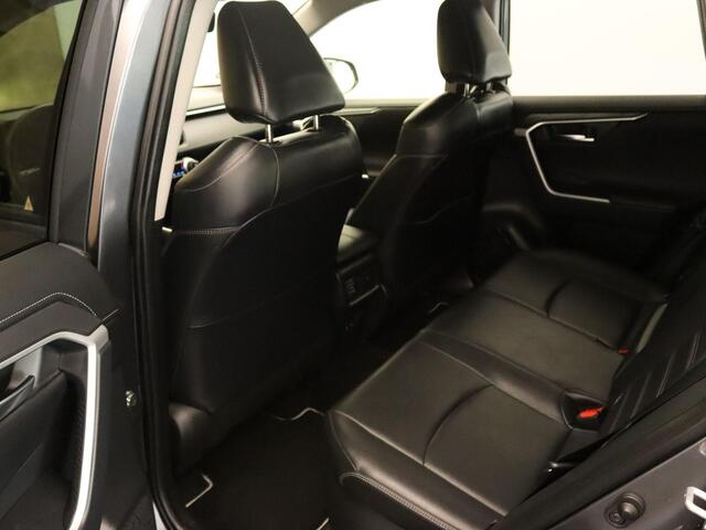 Toyota RAV4 2.5 Hybrid Style - ORIGINEEL NEDERLANDSE AUTO - ELEKTRISCHE ACHTERKLEP - JBL GELUIDSINSTALLATIE - PARKEERSENSOREN VOOR EN ACHTER - DODEHOEK DETECTIE - LEDEREN BEKLEDING - 360 GRADEN CAMERA - NAVIGATIE - APPLE CARPLAY/ANDROID AUTO - STOEL VERWARMING