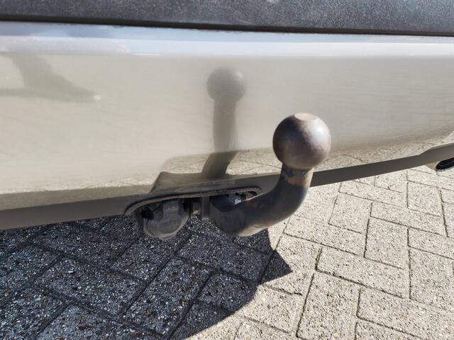 Toyota RAV4 2.0 VVT-iE Style | Trekhaak | 2000kg Trekgew. | JBL | Navi | Sen