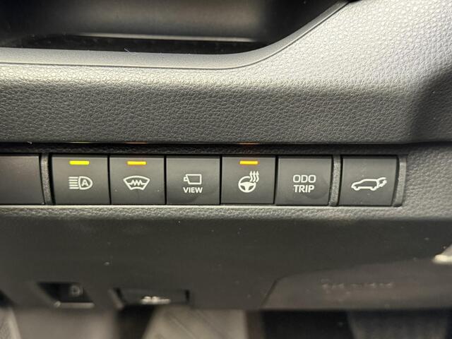 Toyota RAV4 2.5 Hybrid AWD Style Automaat / 1650kg Trekgewicht / BLIS / Apple Carplay Android Auto / Rondomzicht camera / Stuur,- Stoel en Voorruitverwarming / Elektrische achterklep / Navigatie / JBL Audio Systeem / cruise CC /