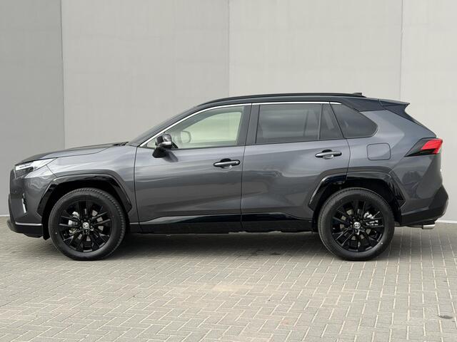 Toyota RAV4 2.5 Hybrid AWD Style Automaat / 1650kg Trekgewicht / BLIS / Apple Carplay Android Auto / Rondomzicht camera / Stuur,- Stoel en Voorruitverwarming / Elektrische achterklep / Navigatie / JBL Audio Systeem / cruise CC /