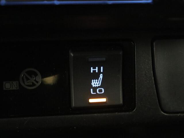 Toyota RAV4 2.5 Plug-in Hybrid AWD Dynamic | Trekhaak | Stoelverwarming | Adaptive cruise | Carplay | Achterbankverwarming | Full LED | Keyless