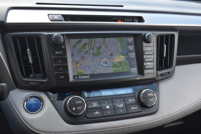 Toyota RAV4 2.5 Hybrid AWD Executive Schuifdak | Leder | Rondomzicht Camera | 1.650KG trekgewicht | Navigatie | 12 mnd BOVAG garantie | Whatsapp 06-53188999