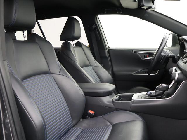 Toyota RAV4 2.5 HYBRID AWD BI-TONE + TREKHAAK | CARPLAY | CAMERA | STUUR/STOELVERWARMING
