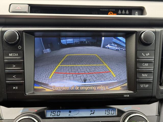 Toyota RAV4 2.5 Hybrid AWD Style /TREKHAAK/ STOEL EN STUURWIELVERWARMING/ KEYLESS/ NAVIGATIE/ GARANTIE**
