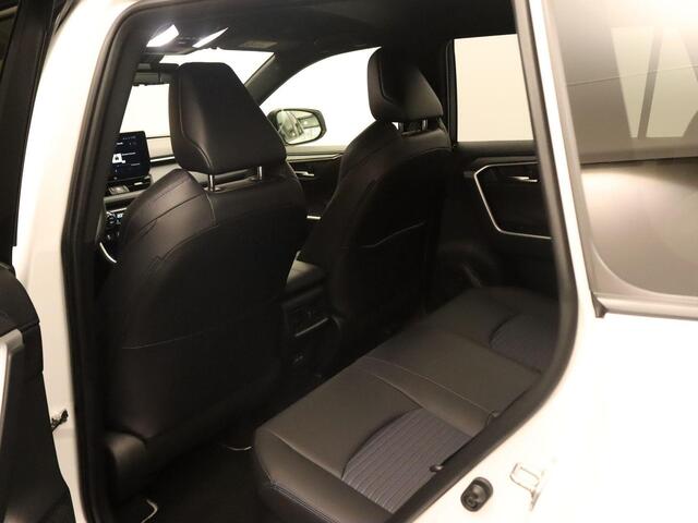 Toyota RAV4 2.5 Hybrid Style - ORIGINEEL NEDERLANDSE AUTO - BI-TONE - AFKOMSTIG VAN 1E EIGENAAR - NAVIGATIE -ELEKTRISCHE ACHTERKLEP - DRAADLOZE TELEFOONLADER -ELEKTRISCHE BESTUURDERSSTOEL - JBL AUDIO - CAMERA IN BINNENSPIEGEL - 360 GRADEN CAMERA - DODEHOEK DETECTIE 