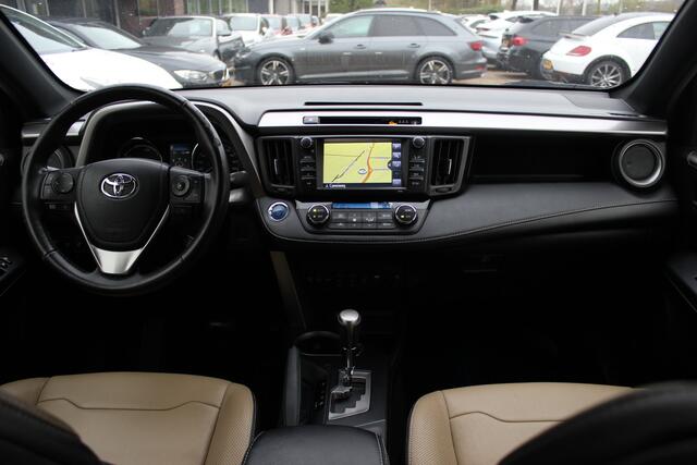Toyota RAV4 2.5 Hybrid AWD Dynamic / Trekhaak / Camera / Leder / Keyless / 17'' / Stuur+Stoelverwarming / DAB / ACC