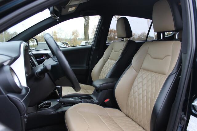 Toyota RAV4 2.5 Hybrid AWD Dynamic / Trekhaak / Camera / Leder / Keyless / 17'' / Stuur+Stoelverwarming / DAB / ACC