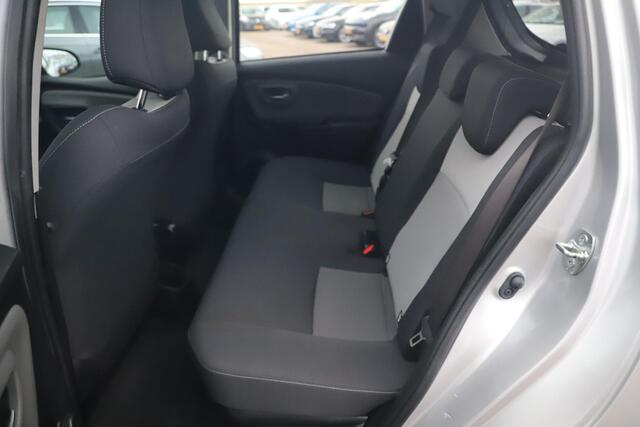 Toyota YARIS 1.5 VVT-i Active Automaat Navigatie Achteruitrijcamera Bluetooth Clima 15 inch LMV