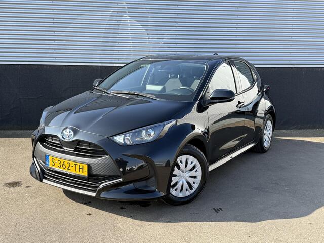 Toyota YARIS 1.5 Hybrid Active Apple Carplay en/of Android navigatie, Achteruitrijcamera, Adaptieve cruise control, Lane assist, Climate control, BTW-auto,