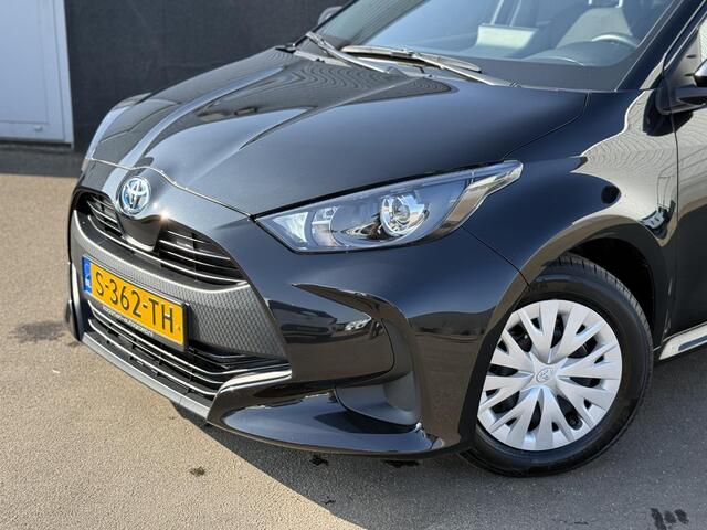 Toyota YARIS 1.5 Hybrid Active Apple Carplay en/of Android navigatie, Achteruitrijcamera, Adaptieve cruise control, Lane assist, Climate control, BTW-auto,
