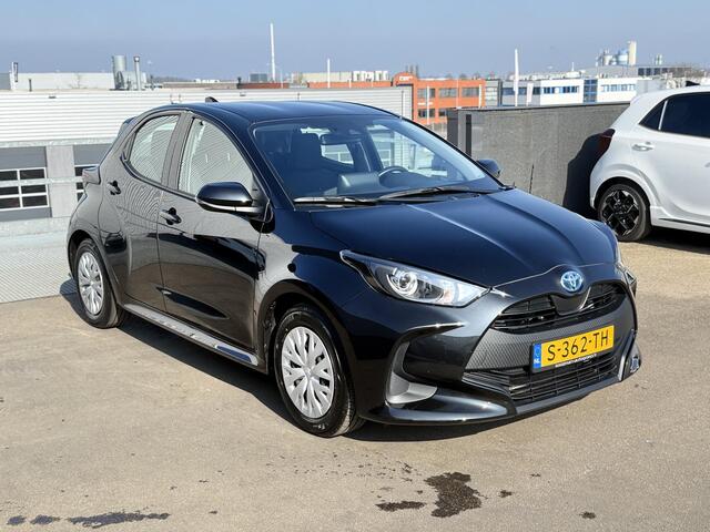 Toyota YARIS 1.5 Hybrid Active Apple Carplay en/of Android navigatie, Achteruitrijcamera, Adaptieve cruise control, Lane assist, Climate control, BTW-auto,