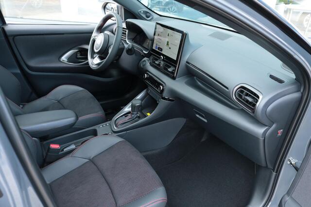 Toyota YARIS 1.5 Hybrid 130 GR Sport, Face lift, Pano-dak, JBL , BSM, Stuur- stoelverwarming