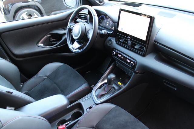 Toyota YARIS 1.5 Hybrid 130pk! GR Sport | Navi | PDC | Stoel -/ Stuurwielverw