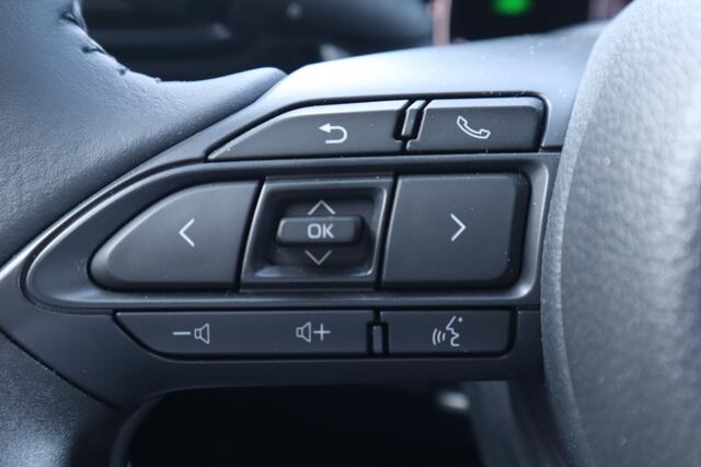 Toyota YARIS 1.5 Hybrid 115 First Edition + Comfort Pack