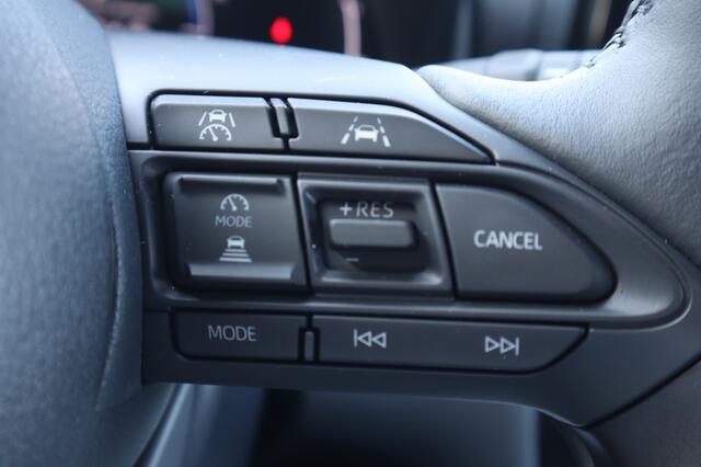 Toyota YARIS 1.5 Hybrid 115 First Edition + Comfort Pack