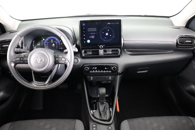 Toyota YARIS 1.5 Hybrid 115 First Edition + Comfort Pack *DEMO* | Stoel en stuurwiel verwarmd | 16 inch LM velgen | Dodehoek Ass. | Camera | Climate Control | Cruise Control Adaptief | Parkeersensoren |