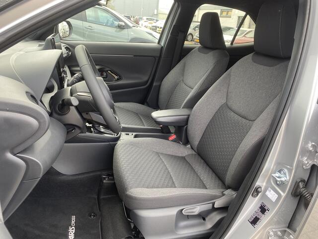 Toyota YARIS Cross 1.5 Hybrid 115 First Edition Limited Parkeersensoren Stoel Stuurverwarming Carplay Navi
