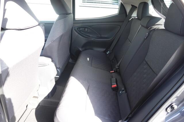 Toyota YARIS HYBRID COMFORT + ( NIEUWE AUTO )