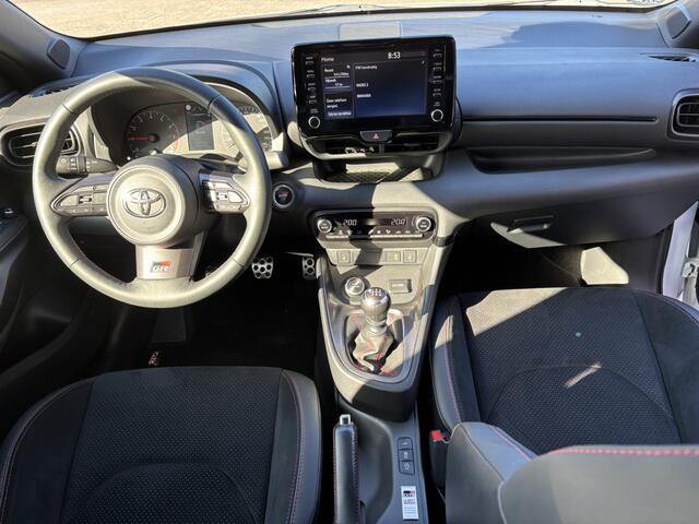Toyota YARIS 1.6 GR SPORT Premium / WRC / Extra Set Wielen / Allseason Banden / Apple Carplay & Android Auto / Volledig Onderhouden /