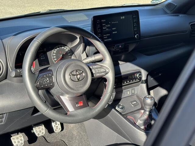 Toyota YARIS 1.6 GR SPORT Premium / WRC / Extra Set Wielen / Allseason Banden / Apple Carplay & Android Auto / Volledig Onderhouden /
