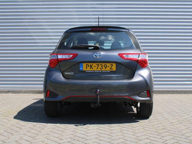 Toyota YARIS 1.5 VVT-i Design Red | Trekhaak | Apple CarPlay/Android Auto | Clima | Camera | 16" LM | Cruise |