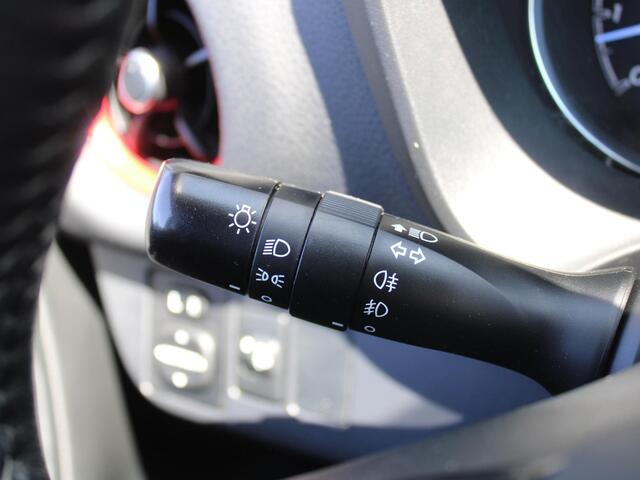 Toyota YARIS 1.5 VVT-i Design Red | Trekhaak | Apple CarPlay/Android Auto | Clima | Camera | 16" LM | Cruise |