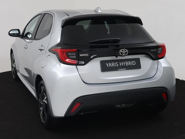 Toyota YARIS 1.5 Hybrid 115 First Edition | All-season banden | Laadvloerbeschermer |