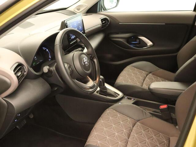 Toyota YARIS Cross 1.5 Hybrid Executive ORIGINEEL NEDERLANDSE AUTO - TREKHAAK 750KG GEREMD TREKGEWICHT - HEAD-UP DISPLAY - PARKEERSENSOREN VOOR EN ACHTER - JBL GELUIDSINSTALLATIE - STOEL VERWARMING - DRAADLOZE OPLADER - DODEHOEK DETECTIE