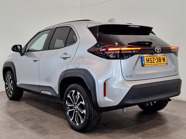 Toyota YARIS Cross 1.5 Hybrid 115 First Edition | NIEUW! | Navigatie | Climate Control | Cruise Control | Achteruitrijcamera | Stoel-, stuur- en voorruitverwarming | Apple Carplay/Android Auto