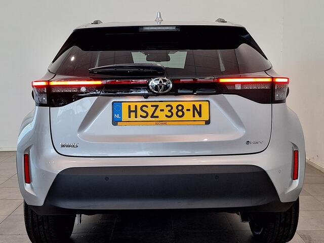 Toyota YARIS Cross 1.5 Hybrid 115 First Edition | NIEUW! | Navigatie | Climate Control | Cruise Control | Achteruitrijcamera | Stoel-, stuur- en voorruitverwarming | Apple Carplay/Android Auto