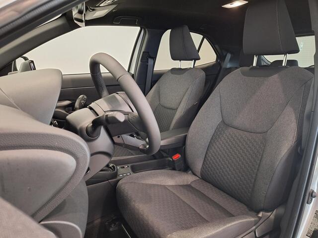 Toyota YARIS Cross 1.5 Hybrid 115 First Edition | NIEUW! | Navigatie | Climate Control | Cruise Control | Achteruitrijcamera | Stoel-, stuur- en voorruitverwarming | Apple Carplay/Android Auto