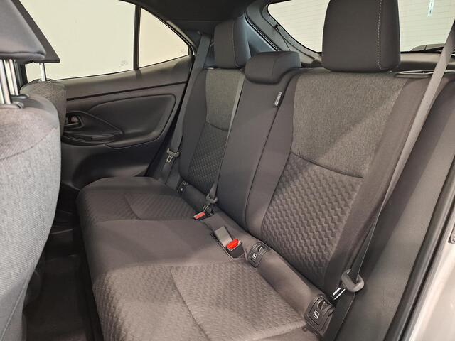 Toyota YARIS Cross 1.5 Hybrid 115 First Edition | NIEUW! | Navigatie | Climate Control | Cruise Control | Achteruitrijcamera | Stoel-, stuur- en voorruitverwarming | Apple Carplay/Android Auto