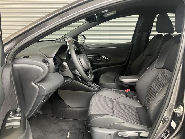 Toyota YARIS 1.5 Hybrid 130 EXEC/HEAD-UP/JBL/PDC/DODEHOEK/17 INCH/NIEUW