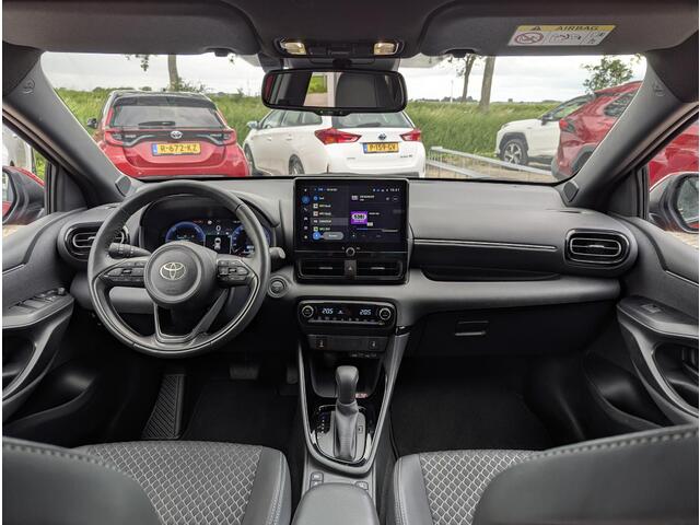 Toyota YARIS 1.5 Hybrid 130 Executive | Leer | Keyless | Stoel- stuurverwarming | ACC | BSM | Camera