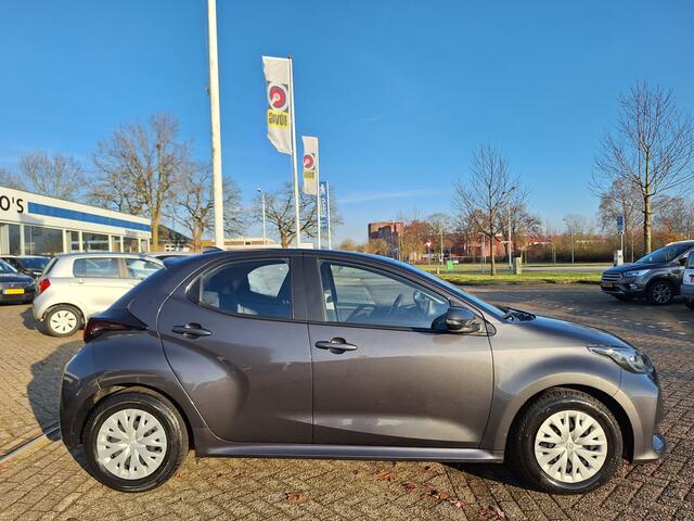 Toyota YARIS 1.5 HYBRIDE (is een Mazda 2 = identiek)