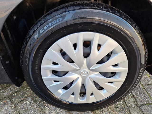 Toyota YARIS 1.5 HYBRIDE (is een Mazda 2 = identiek)