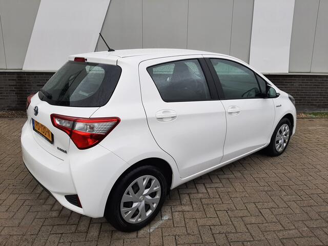 Toyota YARIS 1.5 Hybrid Aspiration | Navi | ECC |