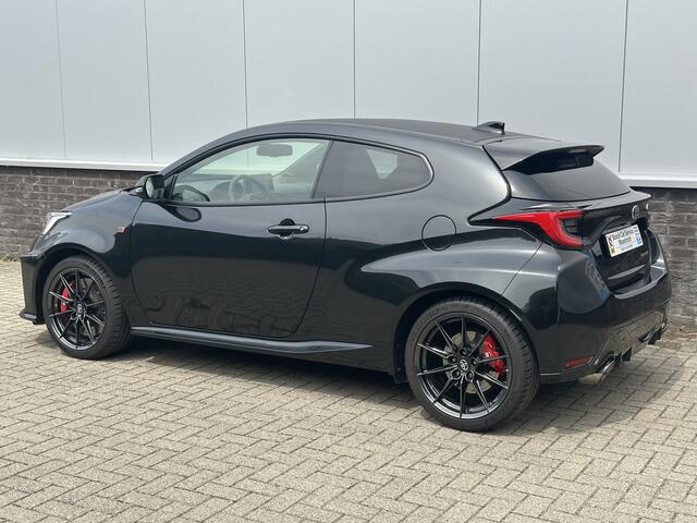 Toyota YARIS 1.6 GR Performance | Nieuwstaat | Carplay | Camera | Milltek Interesse, Proefrit? Bel of app met: 06-24 28 28 42