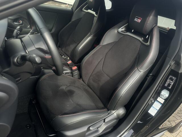 Toyota YARIS 1.6 GR Performance | Nieuwstaat | Carplay | Camera | Milltek Interesse, Proefrit? Bel of app met: 06-24 28 28 42