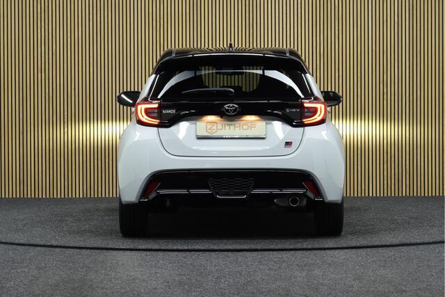 Toyota YARIS 1.5 Hybrid 130 GR Sport | Plus pack | Navigatie | Head-up Display | JBL Audio | Dodehoekdetectie | Adaptive-cruise | Apple Carplay & Android Auto | Keyless