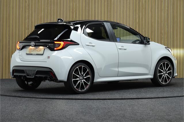 Toyota YARIS 1.5 Hybrid 130 GR Sport | Plus pack | Navigatie | Head-up Display | JBL Audio | Dodehoekdetectie | Adaptive-cruise | Apple Carplay & Android Auto | Keyless